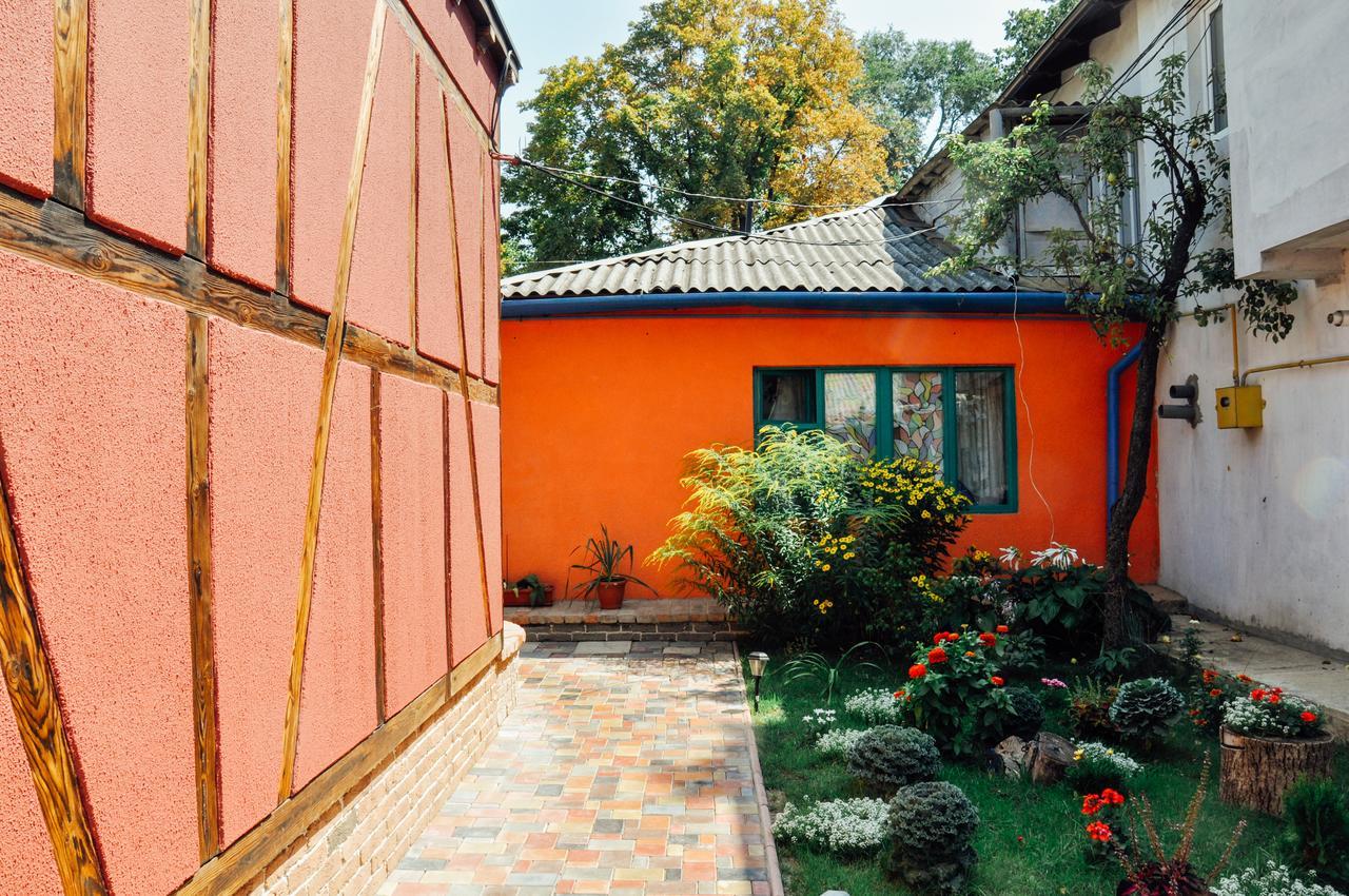Funky Mamaliga Hostel Chisinau Ngoại thất bức ảnh