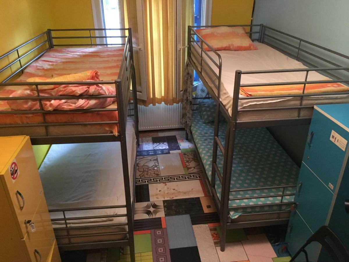 Funky Mamaliga Hostel Chisinau Ngoại thất bức ảnh