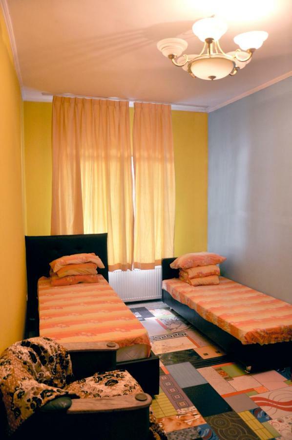 Funky Mamaliga Hostel Chisinau Ngoại thất bức ảnh