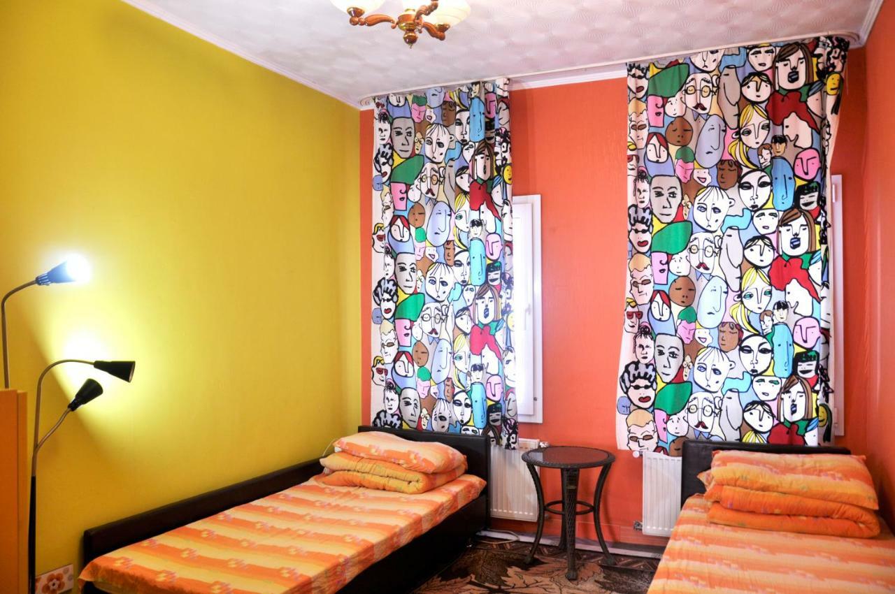 Funky Mamaliga Hostel Chisinau Ngoại thất bức ảnh