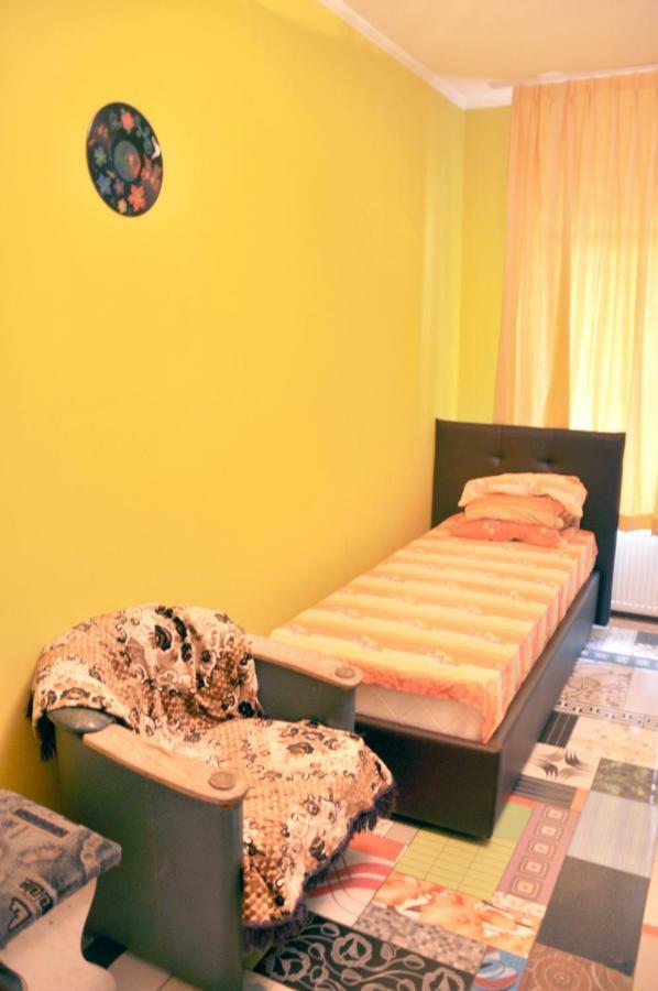 Funky Mamaliga Hostel Chisinau Ngoại thất bức ảnh